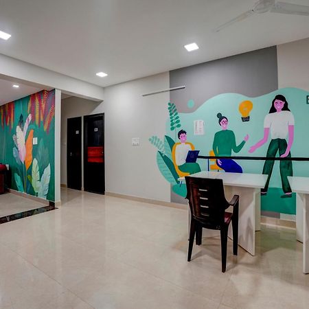 Spot On Helloworld Castle Prague Bangalore Luaran gambar