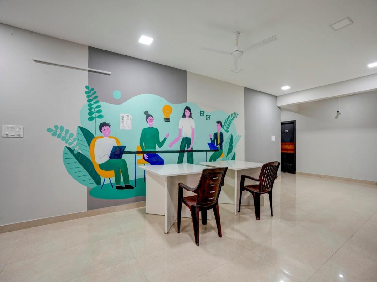 Spot On Helloworld Castle Prague Bangalore Luaran gambar