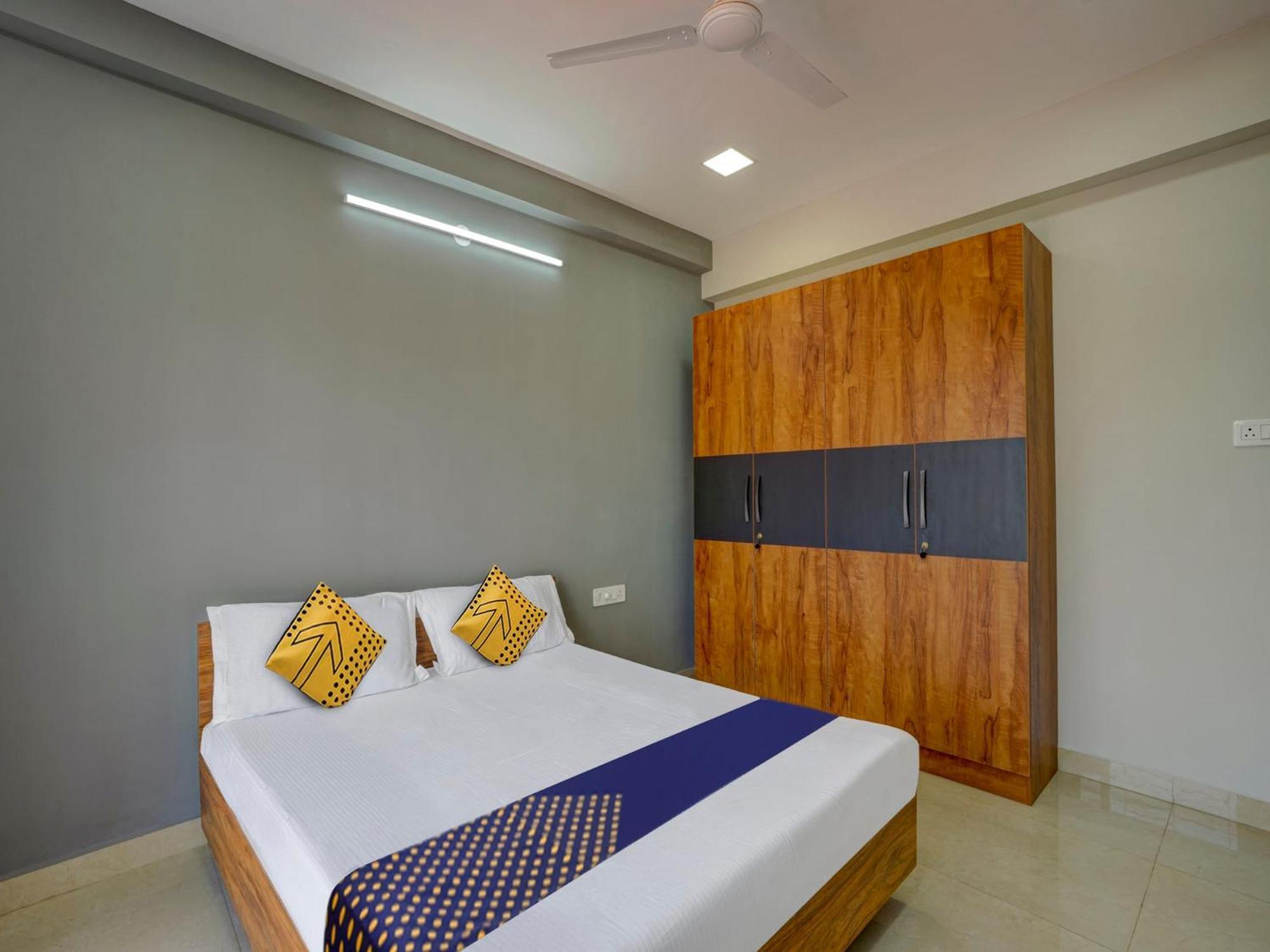 Spot On Helloworld Castle Prague Bangalore Luaran gambar