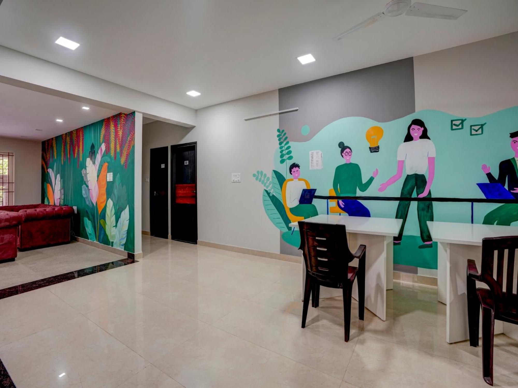 Spot On Helloworld Castle Prague Bangalore Luaran gambar