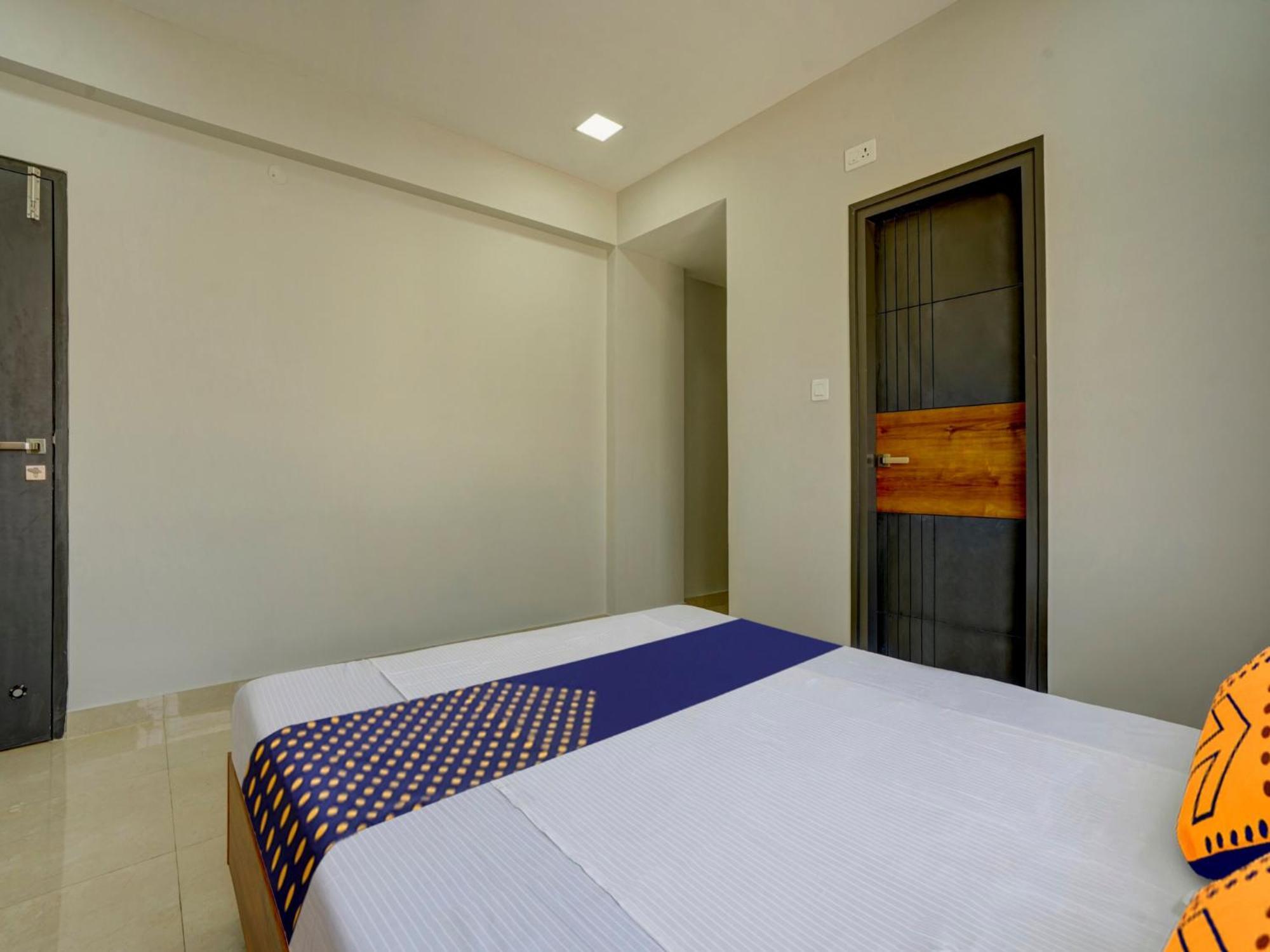 Spot On Helloworld Castle Prague Bangalore Luaran gambar