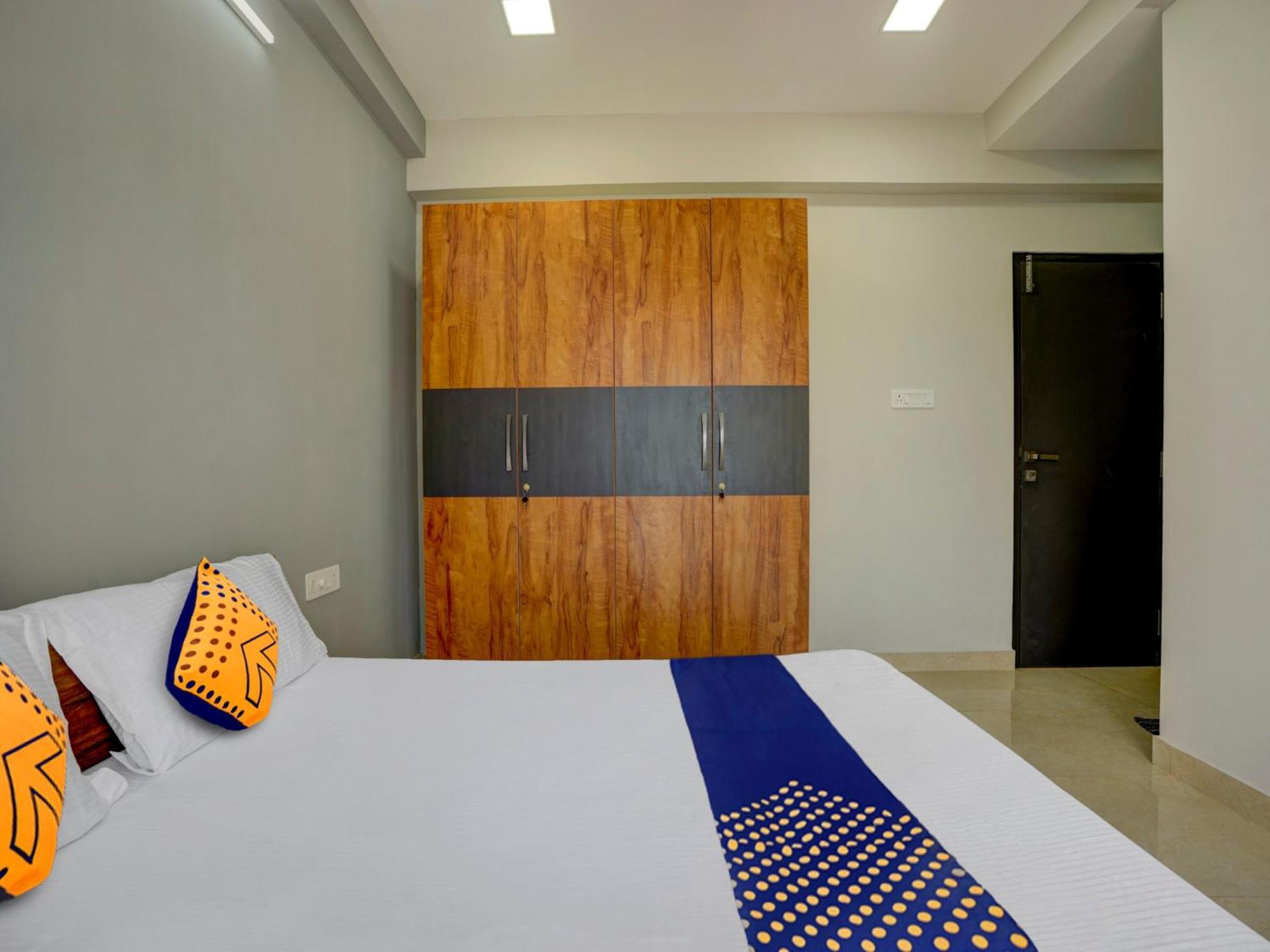 Spot On Helloworld Castle Prague Bangalore Luaran gambar