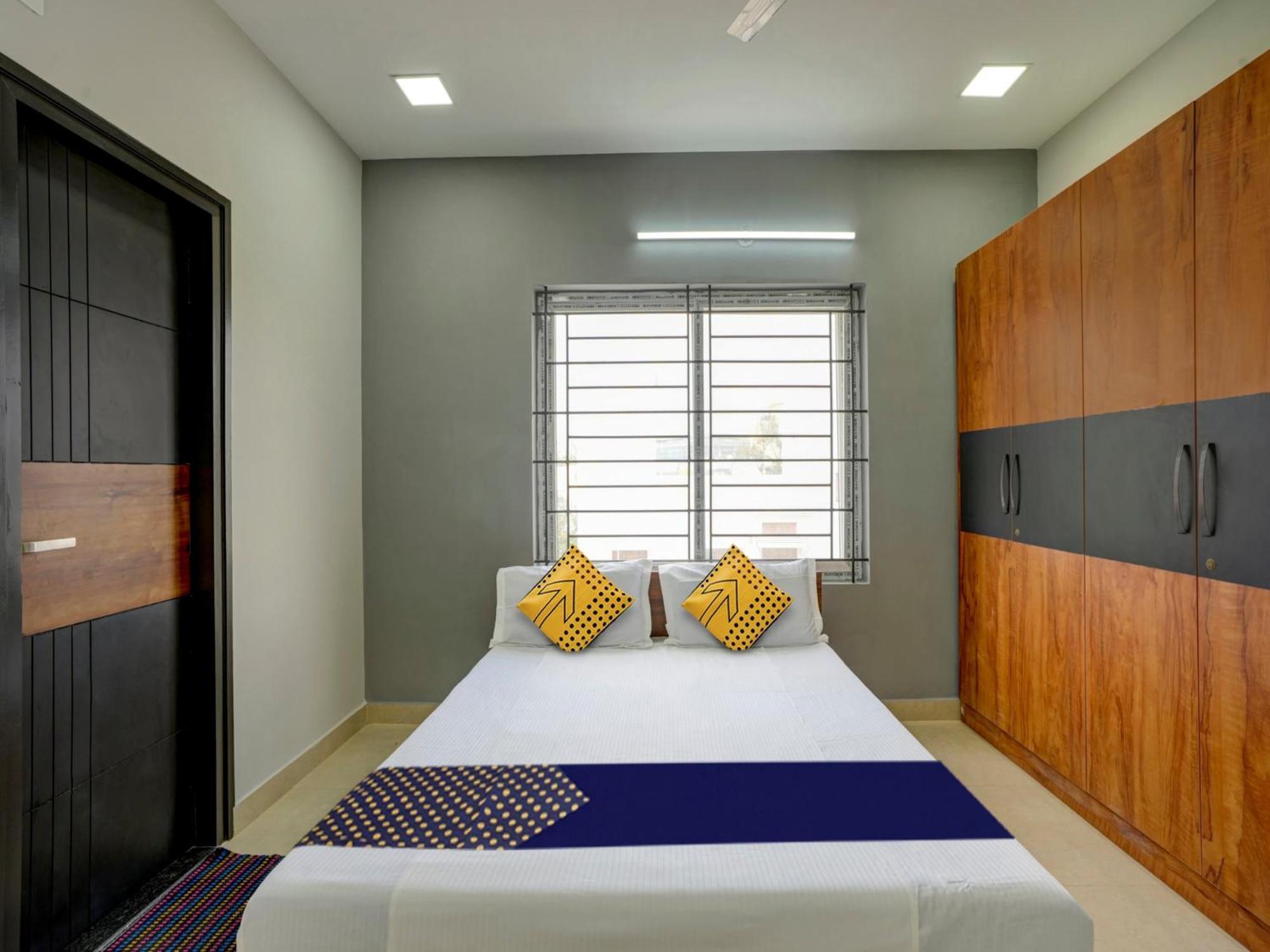 Spot On Helloworld Castle Prague Bangalore Luaran gambar